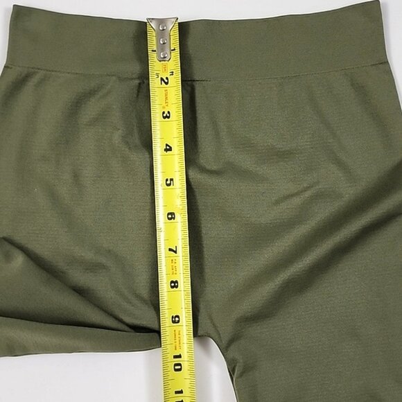 Zenana Outfitters Women's 2 Pairs Sesmless Crop Leggings Blue Green Size S/M - Picture 15 of 16